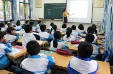 Các tỉnh thành nên ngăn chặn tình trạng lạm thu trong trường học bằng cách nào?