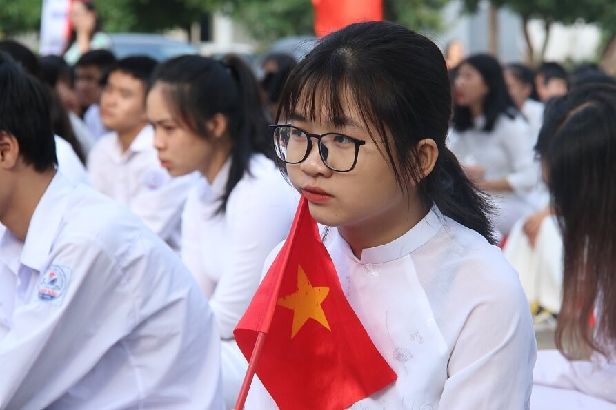 Hà Nội dự kiến hỗ trợ 50% học phí cho học sinh trong năm học 2022-2023 - Ảnh 1