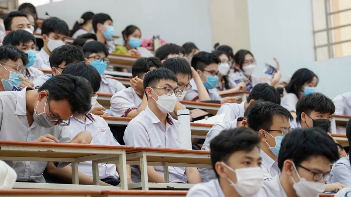 Tổ chức học lớp 10 như học tín chỉ đại học - Ảnh 1