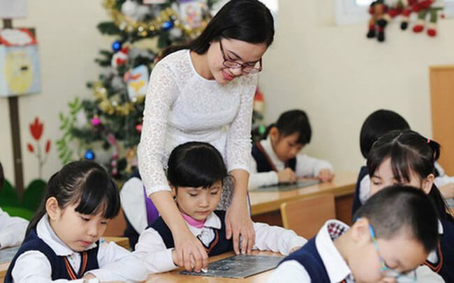 Hà Nội thiếu hơn 10200 giáo viên, bổ sung hơn 2300 biên chế trong năm học mới - Ảnh 1