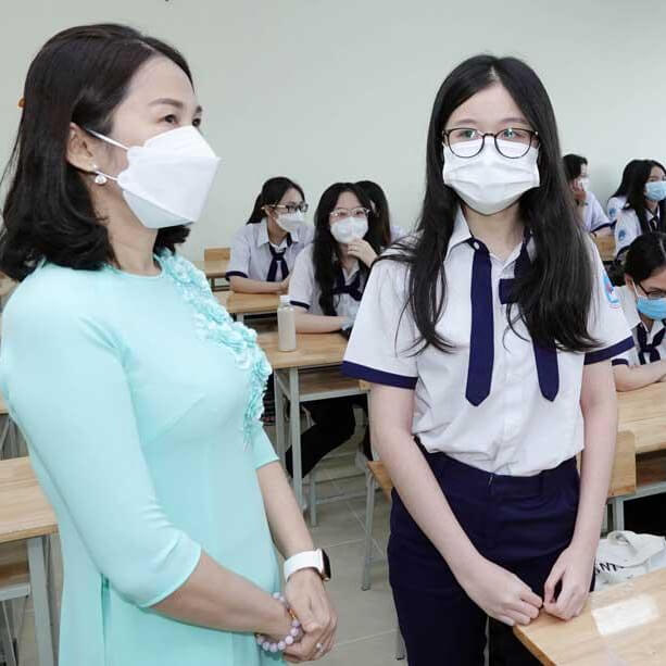 Trường cho phép học sinh nhuộm tóc, thoa son nhưng không nổi bật - Ảnh 1