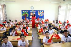 Chỉ học 7 tiết, nhiều trường ở TP HCM lùi giờ vào lớp 15-30 phút