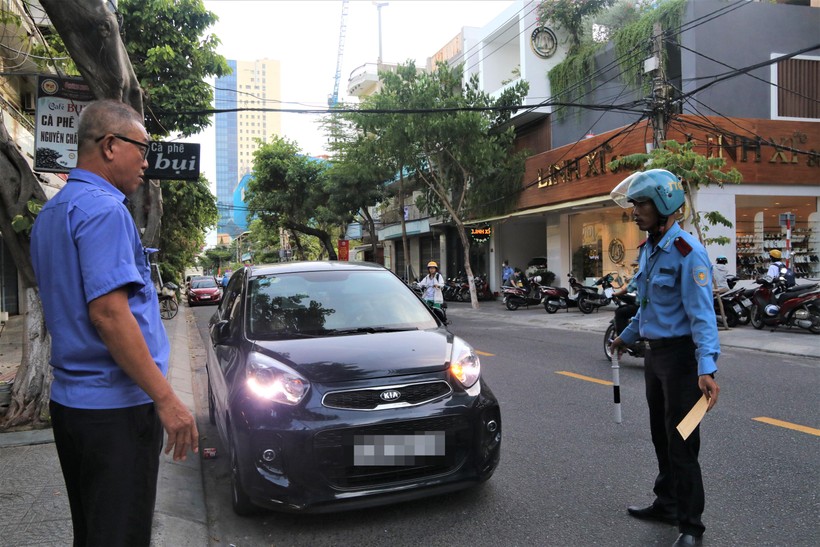 Đà Nẵng xem xét đưa tiêu chí ATGT trước cổng trường vào thi đua của các trường - Ảnh 1