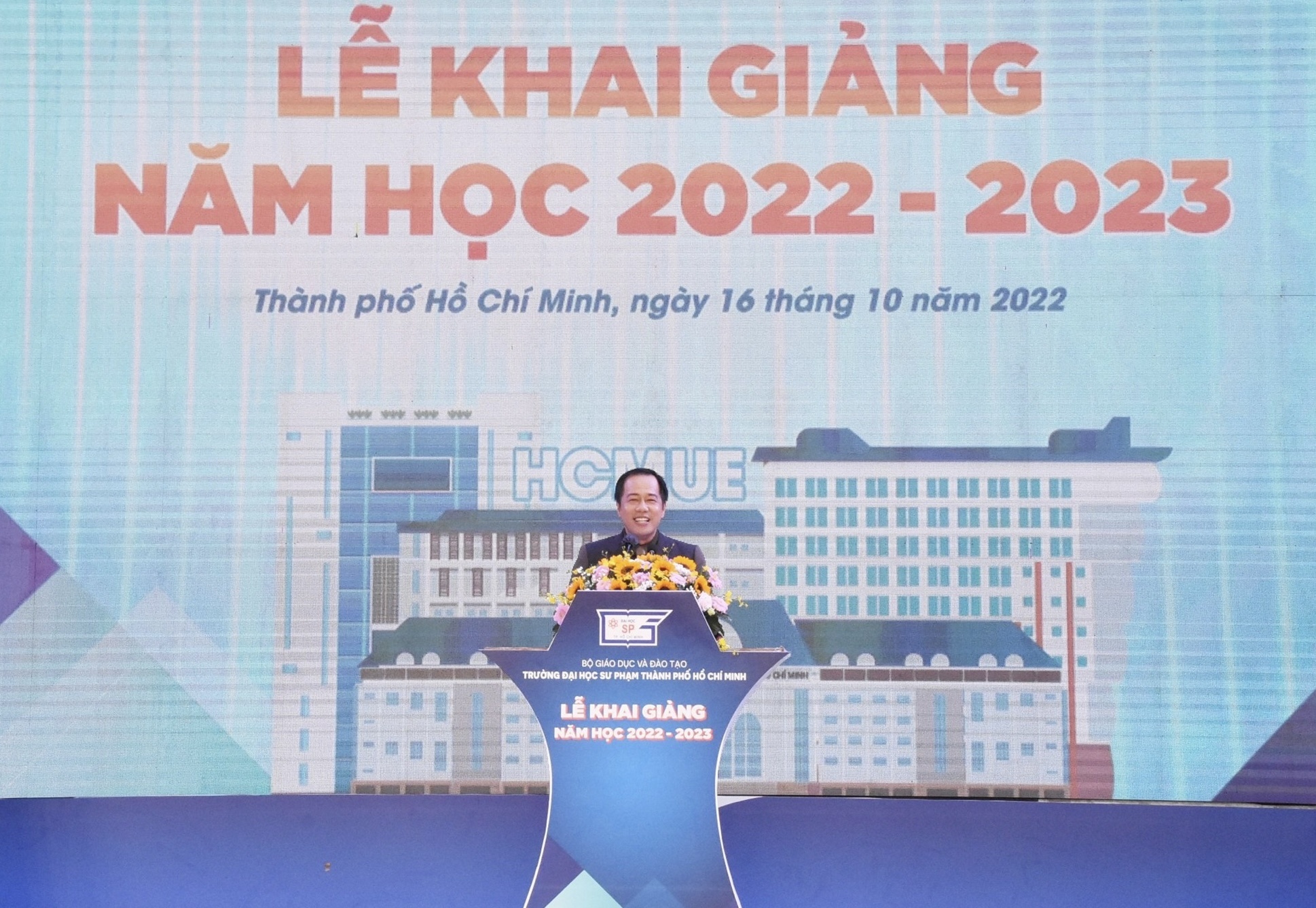 GS-TS Huỳnh Văn Sơn: ‘Thầy cô giáo thế hệ Z cần có quan điểm cởi mở’ - Ảnh 1