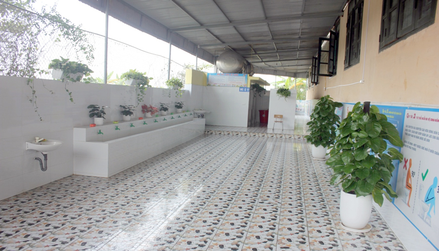 Ngân sách giáo dục chi cho chuyên môn không đảm bảo - Thu tiền vệ sinh có nơi gây tranh cãi - Ảnh 2