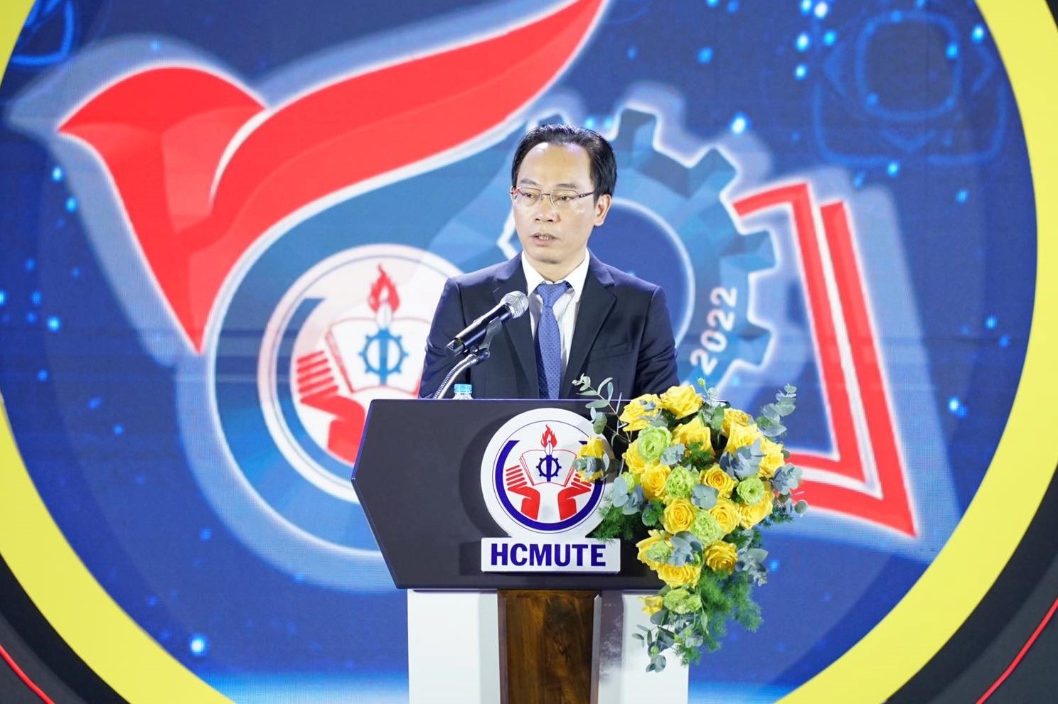 Cạnh tranh trong giáo dục ĐH ngày càng mạnh mẽ, diện tích xây dựng 5 ha mới được hoạt động đào tạo - Ảnh 1