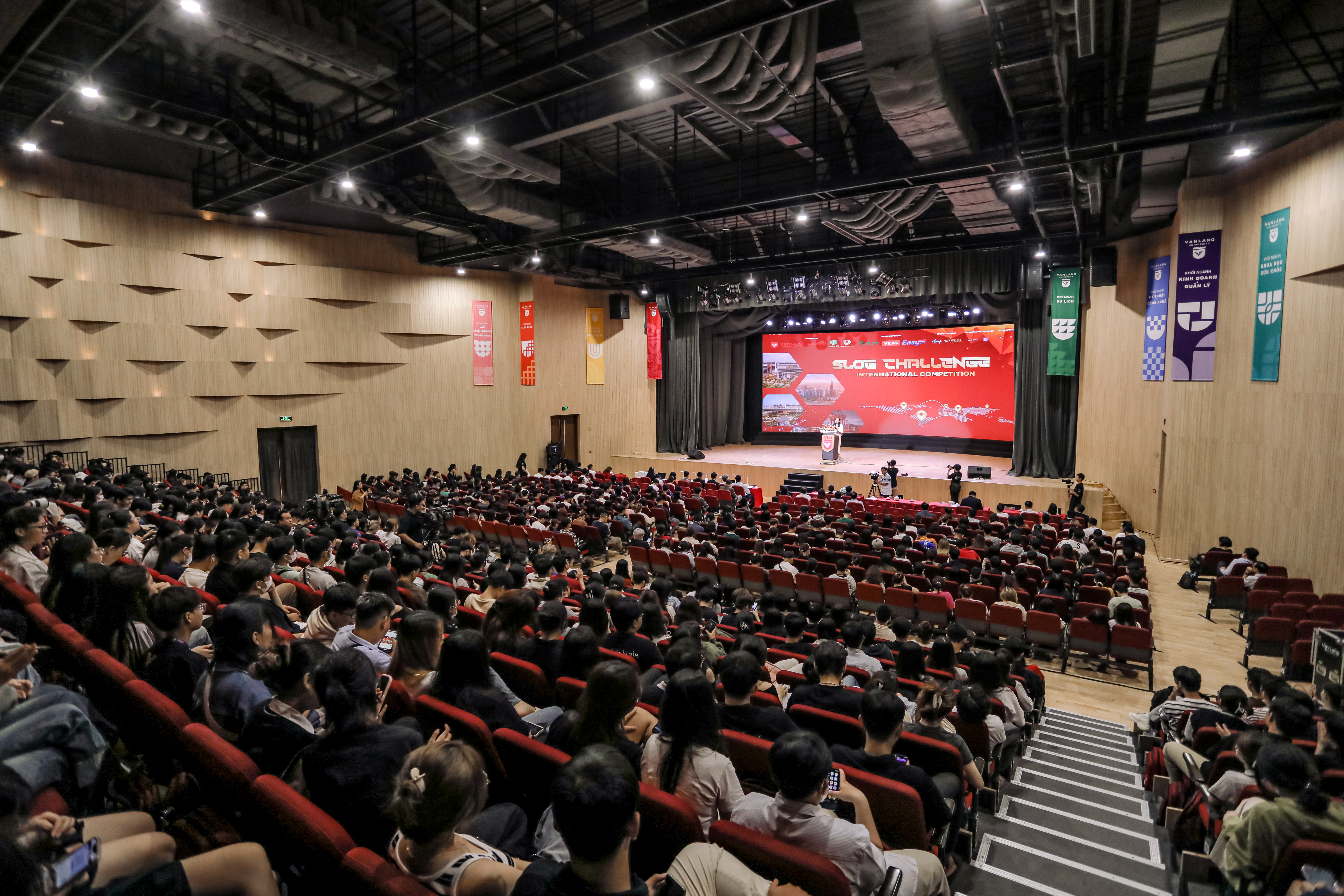 Trường Đại học Văn Lang chủ trì tổ chức cuộc thi học thuật quốc tế SLOG Challenge - sân chơi chuyên môn dành cho sinh viên yêu thích lĩnh vực Logistics tại Việt Nam và Đông Nam Á