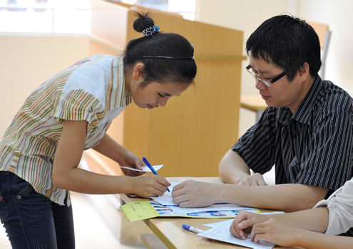 Khoảng 600.000 thí sinh làm thủ tục thi đợt 2