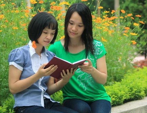 Chuyện kể của 2 nữ thủ khoa Học Viện Quân Y