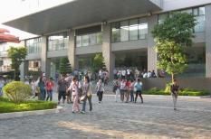 Sinh viên ĐH Ngoại Thương tranh luận lương dưới 1.000 USD không làm