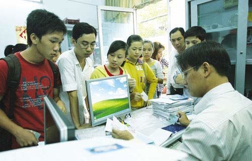 Đông thí sinh dự thi vẫn thấp thỏm