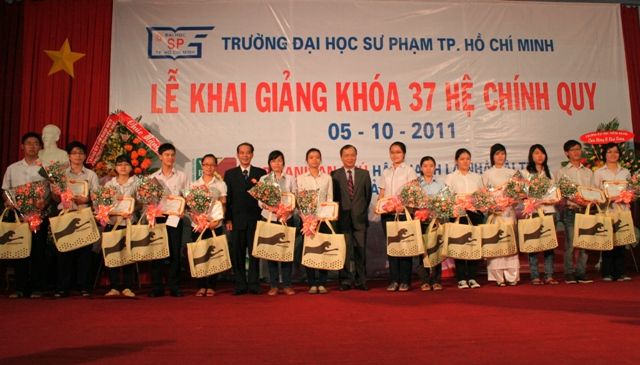 Trường ĐH sư phạm TPHCM khai giảng năm học mới