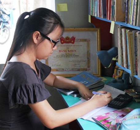 Gặp cô học trò nghèo vượt khó học giỏi