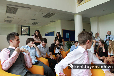 Những nét đặc trưng khi học đại học và sau đại học tại Anh