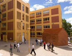 Nhận vé máy bay miễn phí từ đại học South Australia