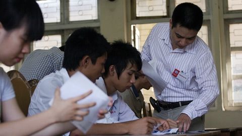 Hạn chót công bố điểm thi là 1/8