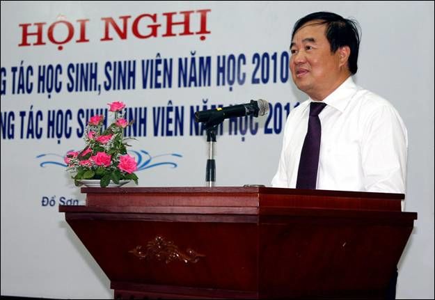 Tăng cường giáo dục ý thức chính trị trong HS-SV