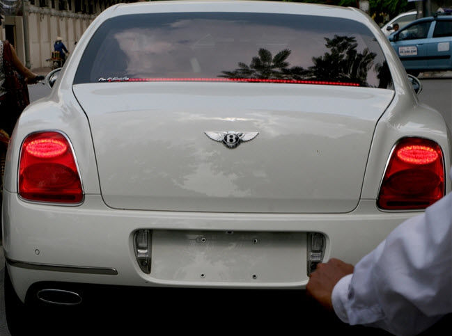 "Quí tử" đi thi bằng siêu xe được 5 điểm