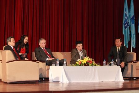 GS Ngô Bảo Châu “tiếp lửa” cho sinh viên TPHCM