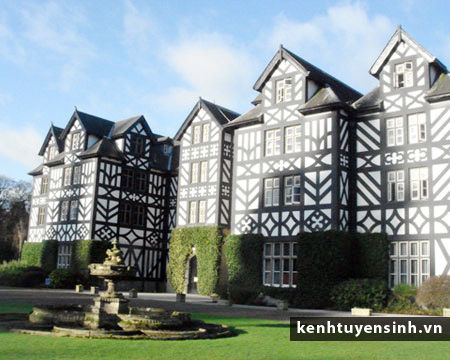 truong quoc te Gloucestershire University