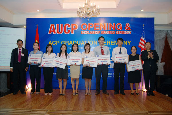 LỄ KHAI GIẢNG VÀ TRAO HỌC BỔNG AUCP HK MÙA XUÂN 2010