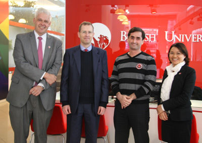 Đại sứ Anh thăm đại học Anh Quốc VN