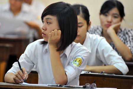 Tăng giá cuốn “Những điều cần biết” về tuyển sinh năm 2011