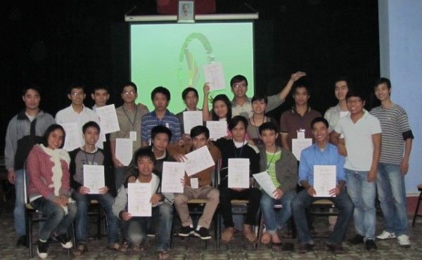 Cấp học bổng cho các nhà khoa học trẻ