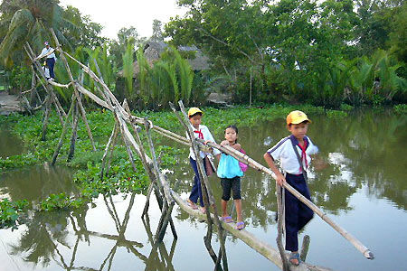 Học sinh bỏ lớp đi làm thuê kiếm tiền sau Tết