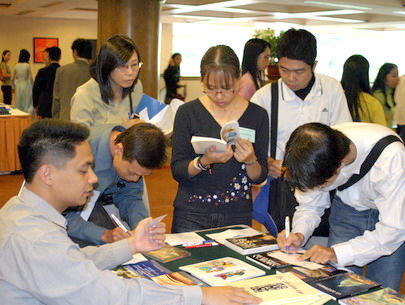 Học bổng và thực tập hưởng lương tại Nanyang, Singapore