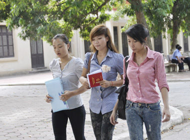 Thầy, trò cùng bị hành