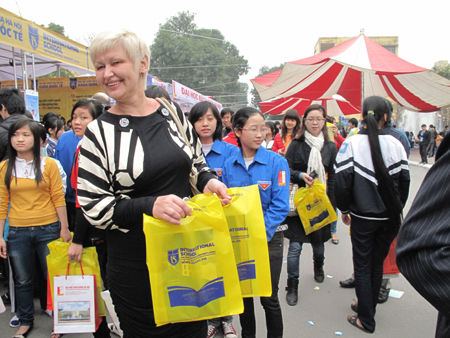 Tuyển sinh 2011 - Rầm rộ tung chiêu quảng bá hút thí sinh giỏi