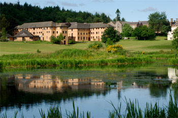 Trường nội trú Strathallan, Vương quốc Anh