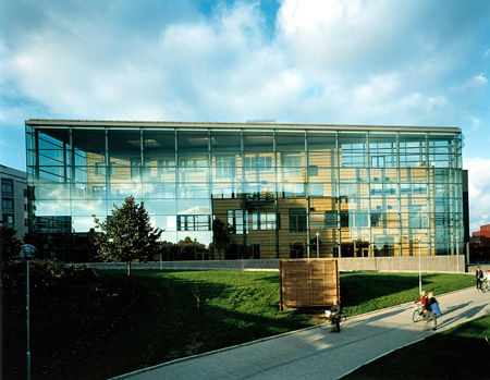 Trường thương mại quốc tế Jönköping (JIBS), Thụy Điển