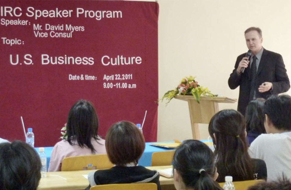 Sinh viên Troy và văn hóa kinh doanh Hoa Kỳ