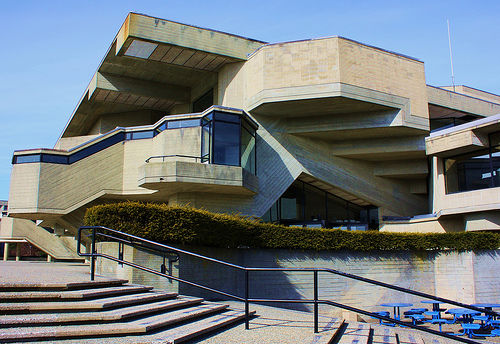 Đại học Umass Darthmouth, Mỹ