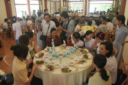 6.000 suất ăn miễn phí cho thí sinh dự thi ĐH Luật HN