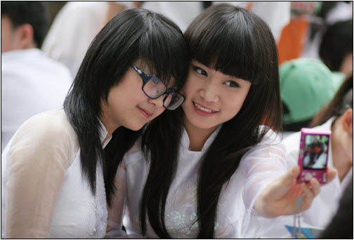 Nữ sinh Hà Nội rạng rỡ trong ngày chia tay