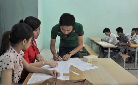 Những hình ảnh đầu tiên làm thủ tục dự thi ĐH