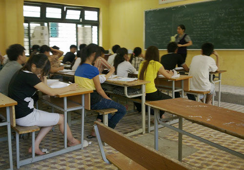 “Nóng” lò luyện thi, “bí” nhà trọ