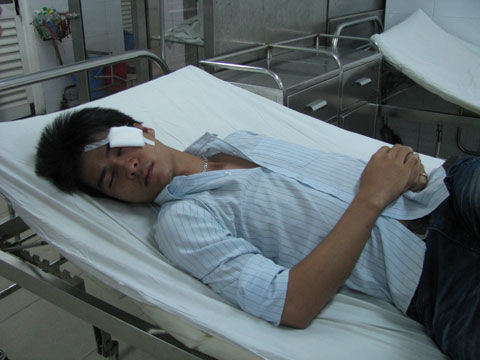 Tuyển sinh cao đẳng: tổ chức thi lại cho 2 thí sinh bị đánh