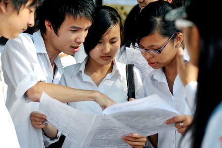 Đủ các kiểu lôi kéo thí sinh nhập học, Giấy báo trúng tuyển, Giấy báo điểm, dan tri, nguyện vọng 2, điểm thi, điểm chuẩn, điểm sàn Đủ các kiểu lôi kéo thí sinh nhập học, Giấy báo trúng tuyển, Giấy báo điểm, dan tri, nguyện vọng 2, điểm thi, điểm chuẩn, điểm sàn
